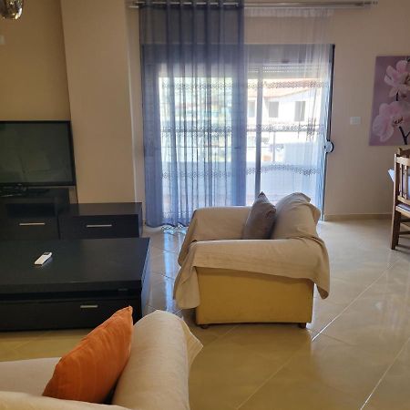 Marina Apartment Sarandë Exteriör bild