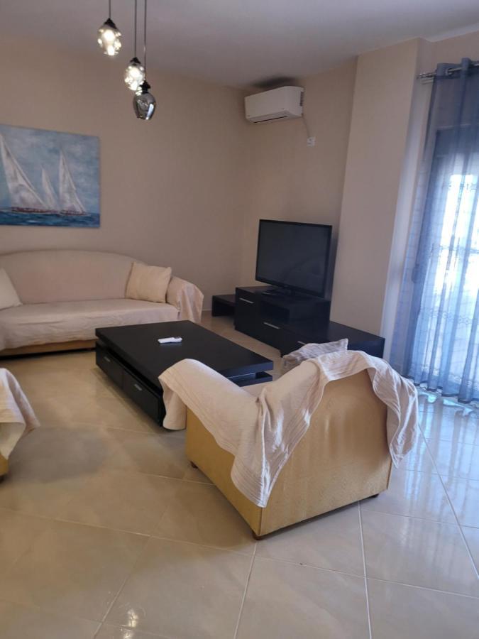 Marina Apartment Sarandë Exteriör bild