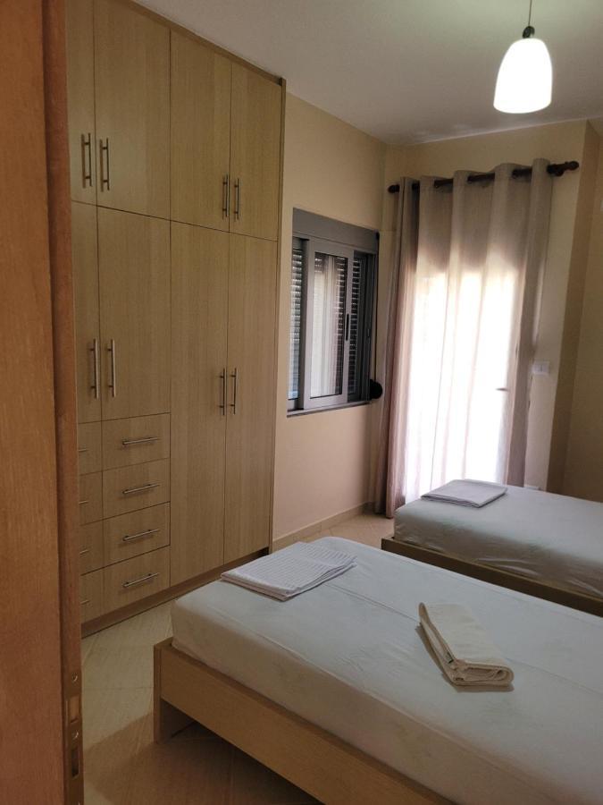 Marina Apartment Sarandë Exteriör bild