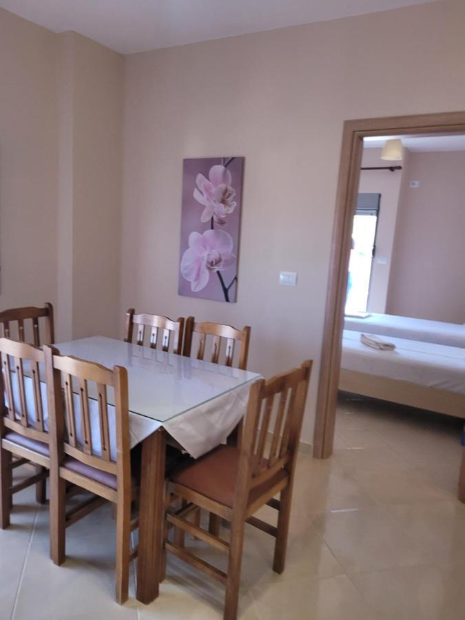 Marina Apartment Sarandë Exteriör bild