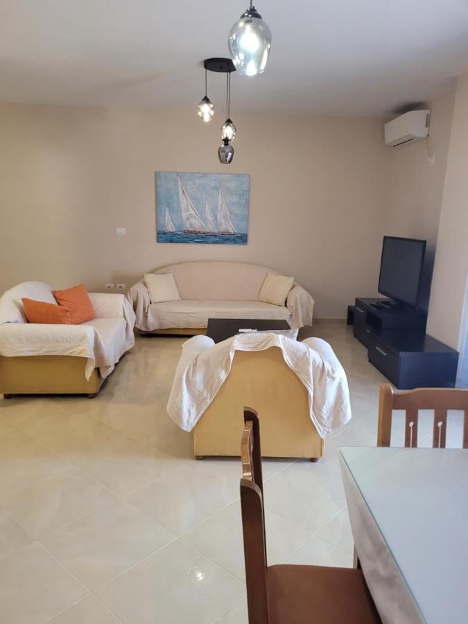 Marina Apartment Sarandë Exteriör bild