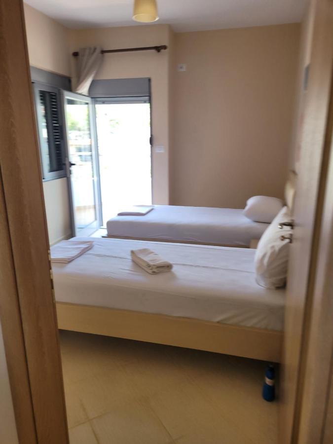 Marina Apartment Sarandë Exteriör bild