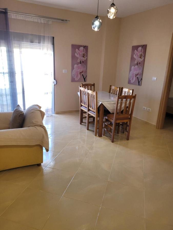 Marina Apartment Sarandë Exteriör bild