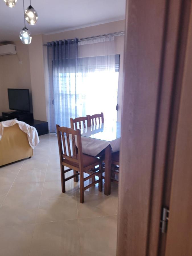 Marina Apartment Sarandë Exteriör bild