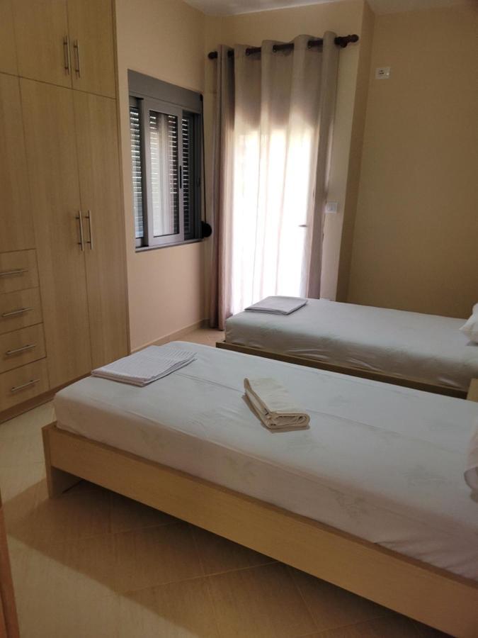 Marina Apartment Sarandë Exteriör bild