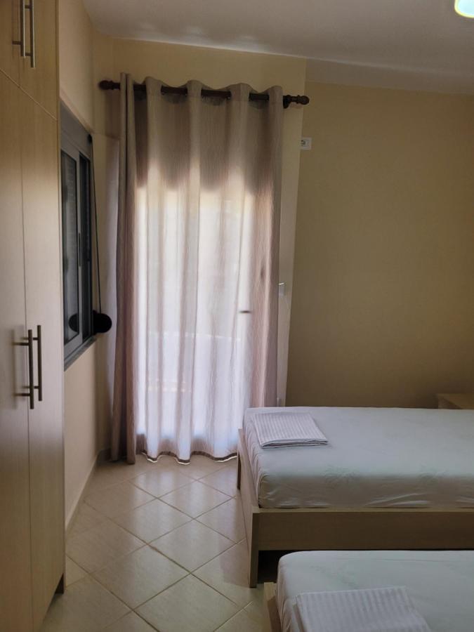 Marina Apartment Sarandë Exteriör bild
