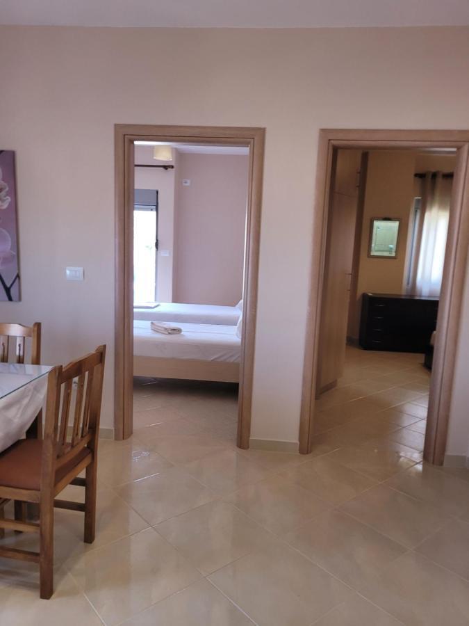 Marina Apartment Sarandë Exteriör bild